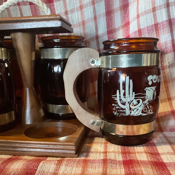MADE IN CANADA VINTAGE GLASS MUG SET WITH WOODEN CARRY - Picture 2 of 13